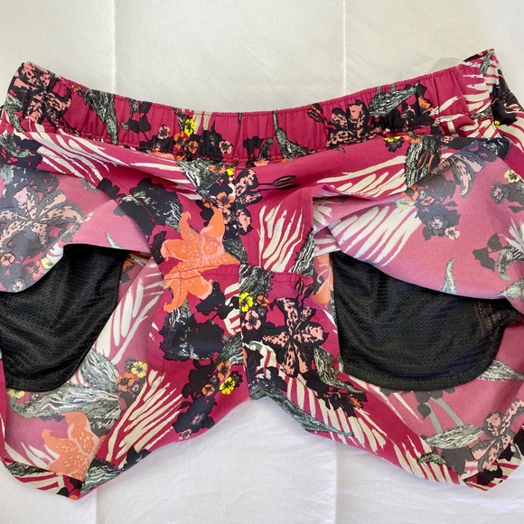 Patagonia Barely Baggies 2.5” - Picture 6 of 8